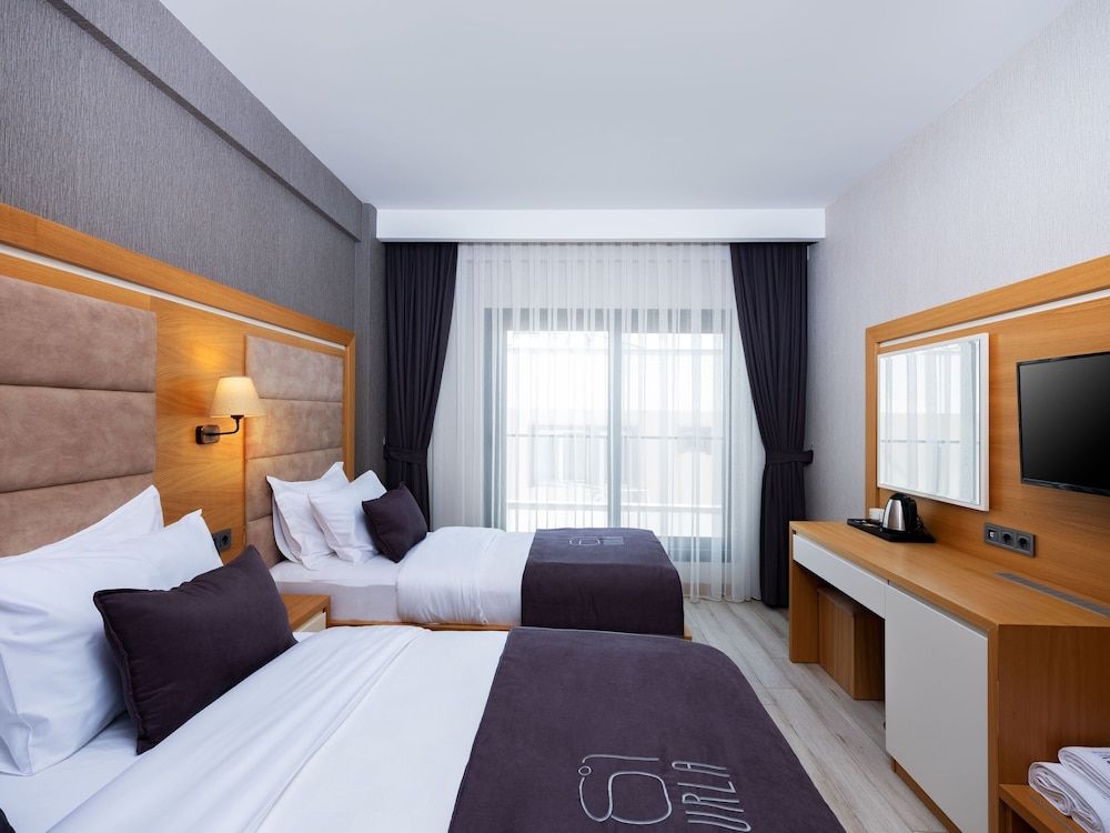 Ma-Si Urla Hotel Standard Triple Room 2