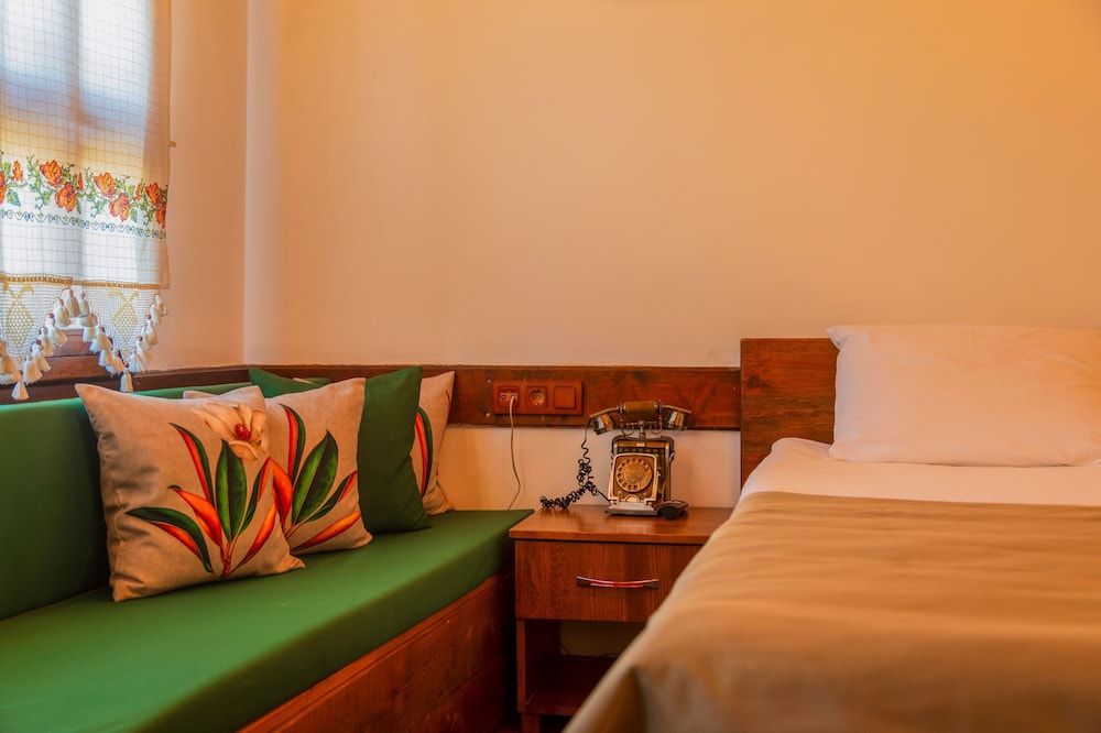 Saffronia 1900 Boutique Hotel Standard Room 4