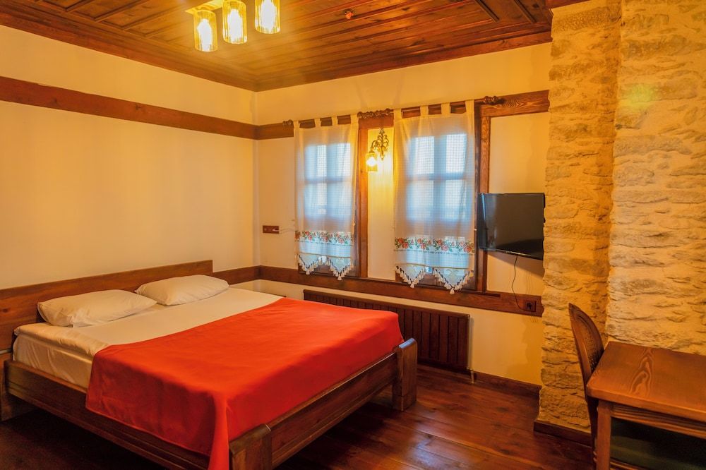 Saffronia 1900 Boutique Hotel Economy Room 3