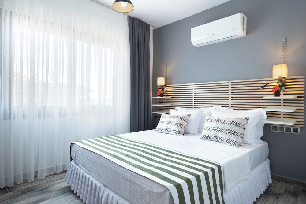 Classic Room, 1 Queen Bed, Garden View