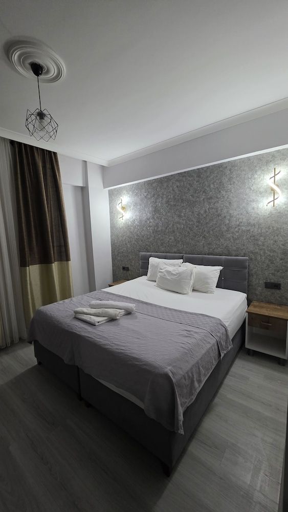 AKS Royal Otel Standard Double Room