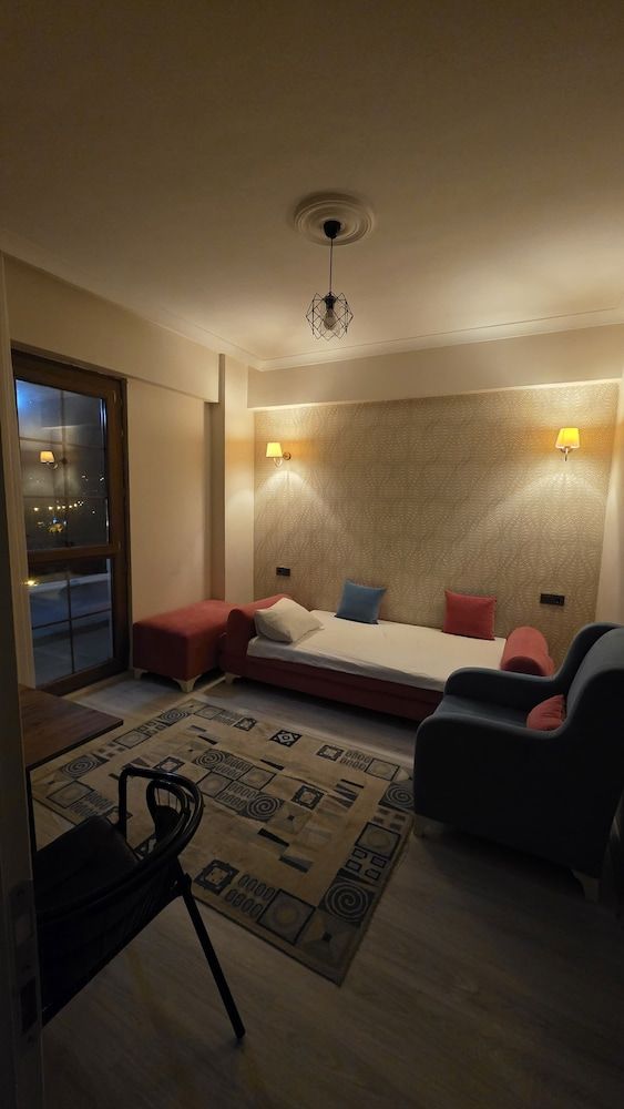 AKS Royal Otel Business Suite 3