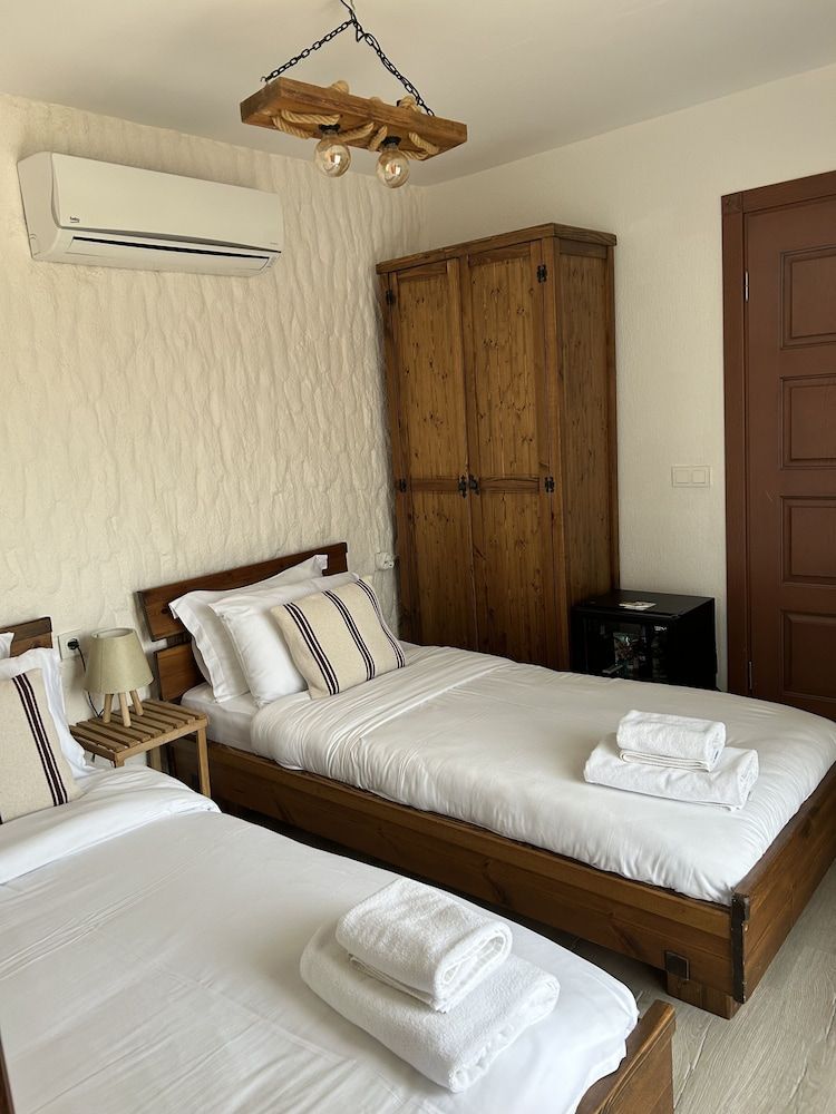 Economy Room