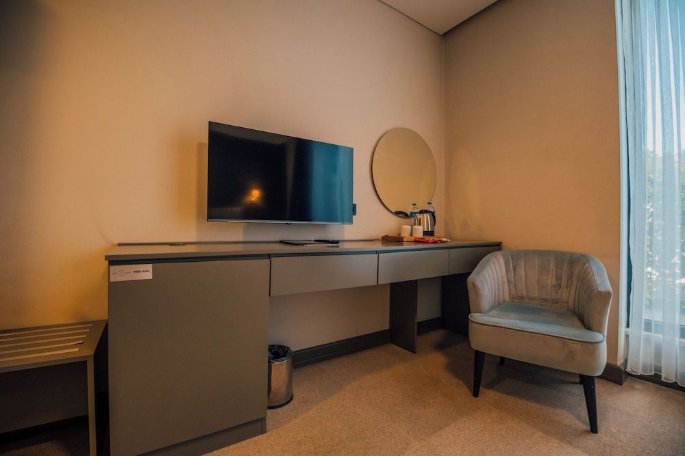 Classic Room (Land View)