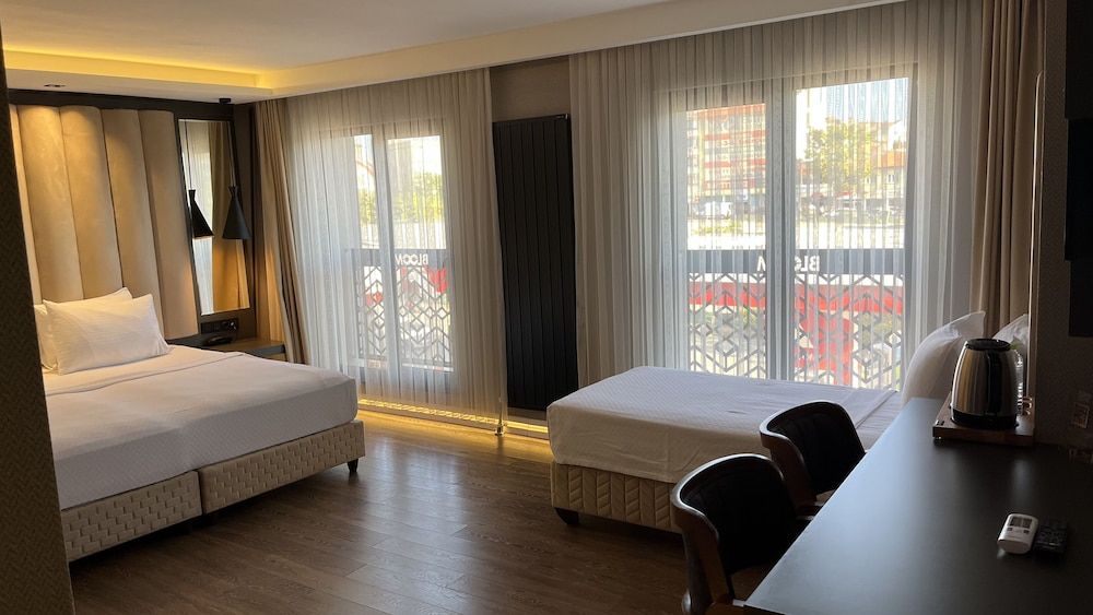 Bloom Suite Economy Room 3