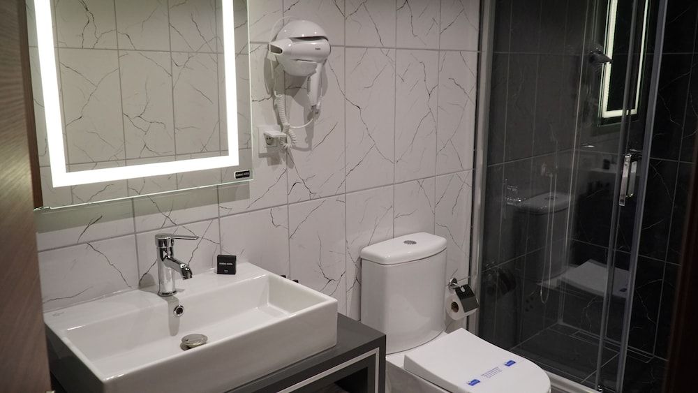 Bloom Suite Economy Room 2