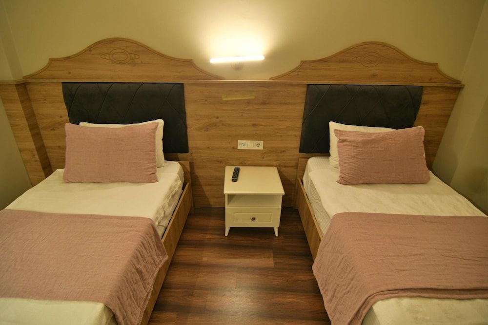 SUR PALACE HOTEL Family Room 4