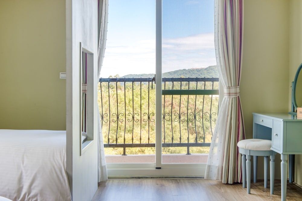 Triple Room with Mountain View and Bathtub