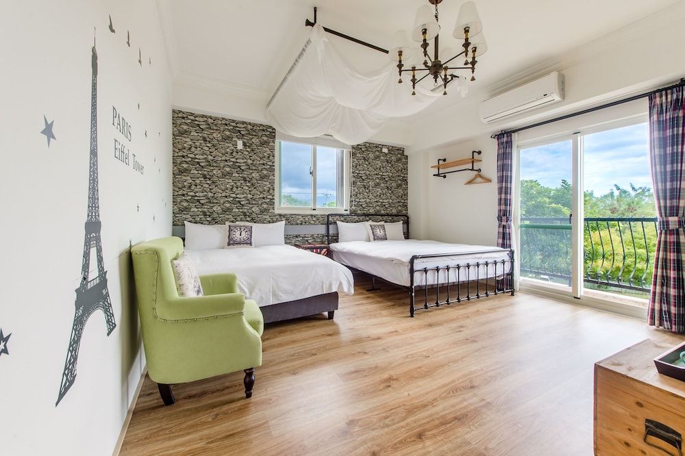 Wilderness 1138 Huelien B&B Quadruple Room with Mountain View and Balcony 3