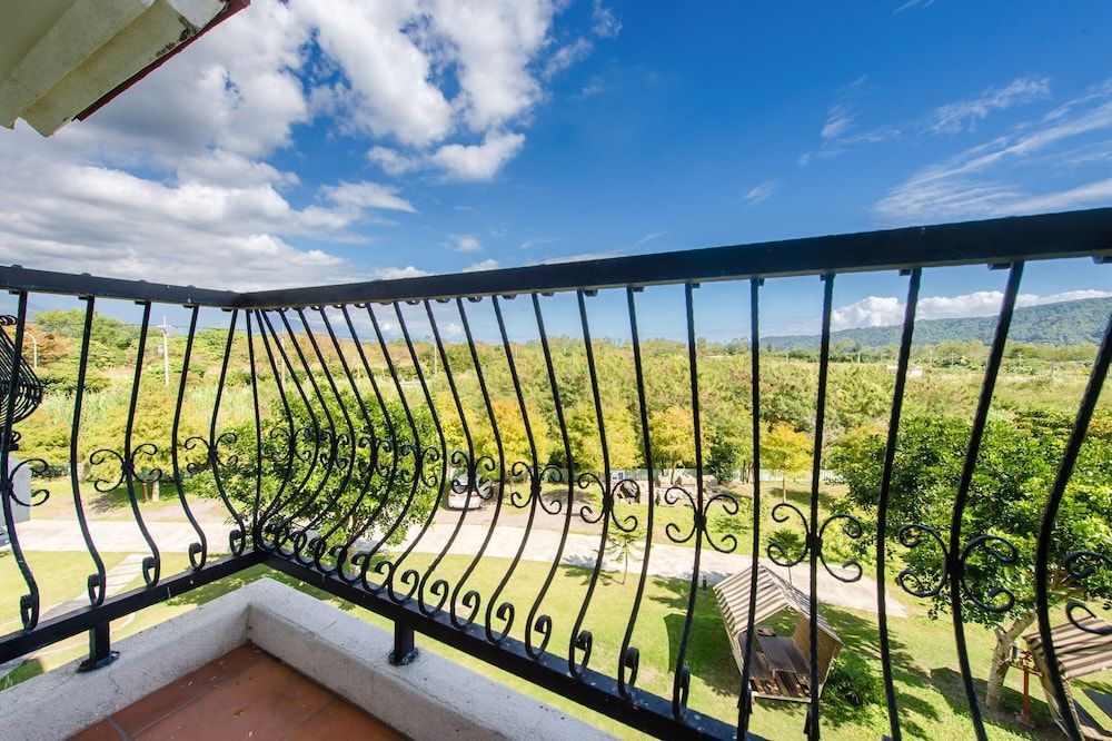 Wilderness 1138 Huelien B&B Twin Room with Mountain View and Balcony 12