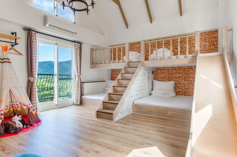 Wilderness 1138 Huelien B&B Family room for six with mountain view and balcony 3