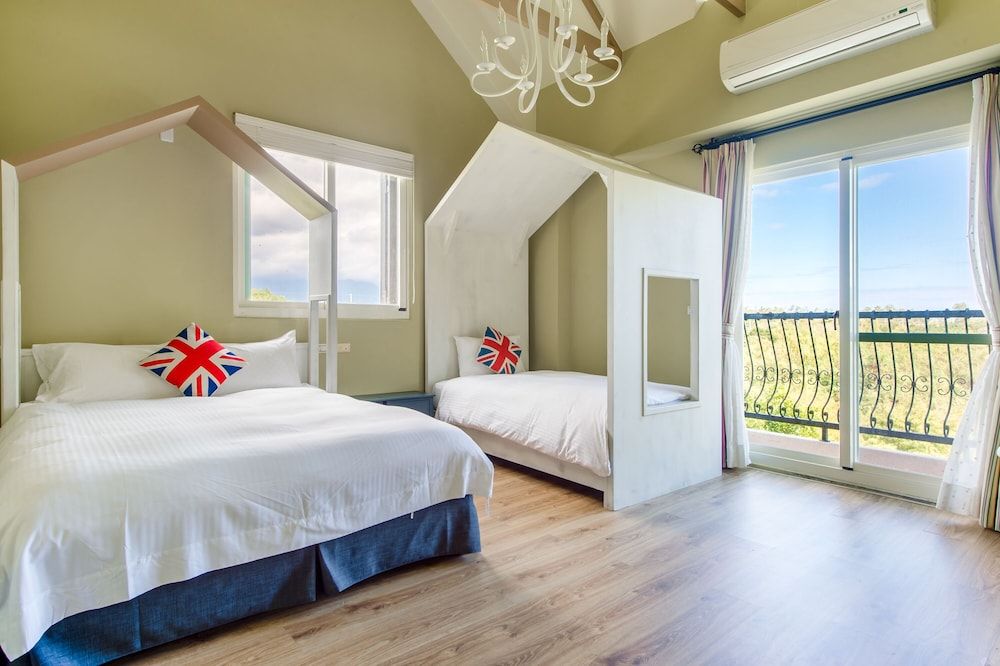 Triple Room with Mountain View and Bathtub