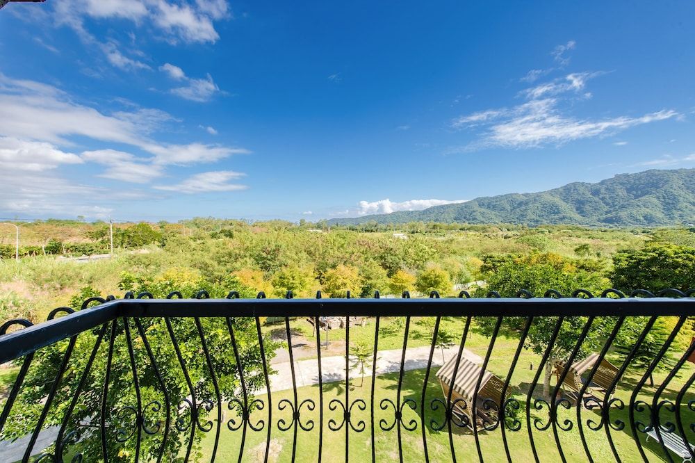 Wilderness 1138 Huelien B&B Quadruple Room with Mountain View and Balcony 10