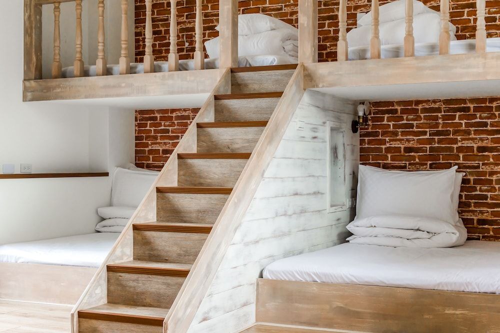 Wilderness 1138 Huelien B&B Family room for six with mountain view and balcony 5