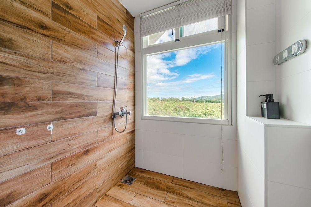 Wilderness 1138 Huelien B&B Family room for six with mountain view and balcony 19