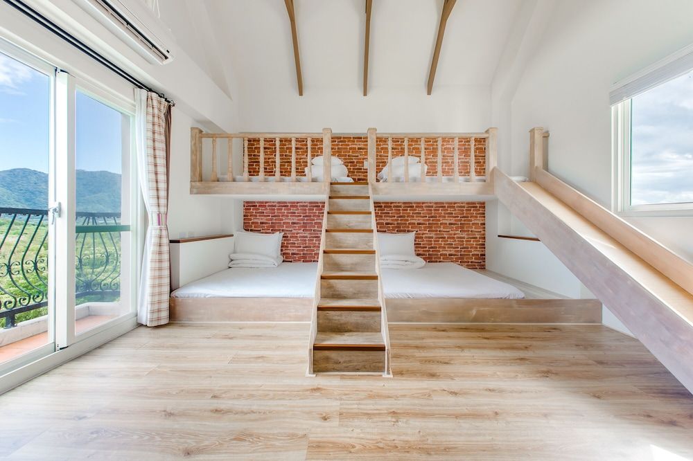 Wilderness 1138 Huelien B&B Family room for six with mountain view and balcony 12