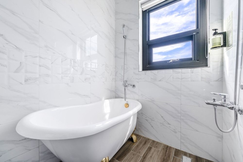 Miguo Homestay Family Room, Bathtub 7