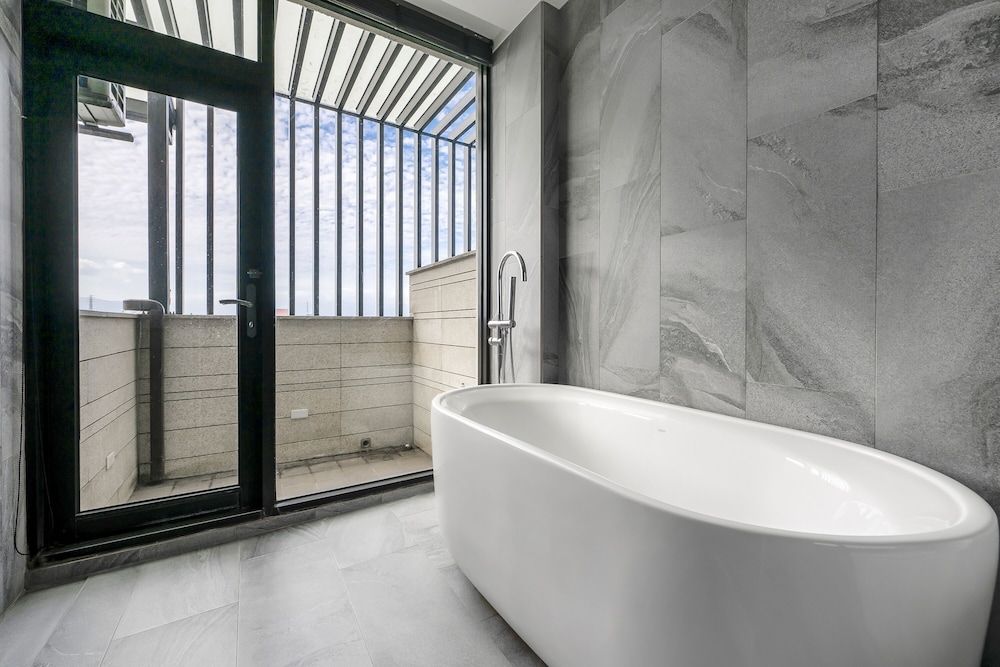 Miguo Homestay Family Room, Balcony 12