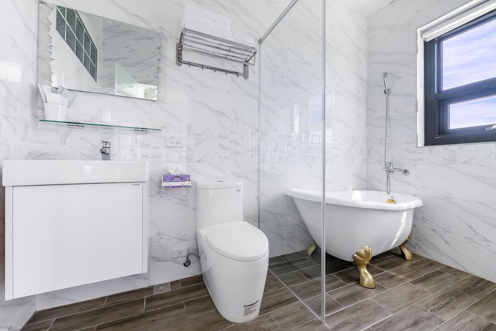 Miguo Homestay Family Room, Bathtub 10