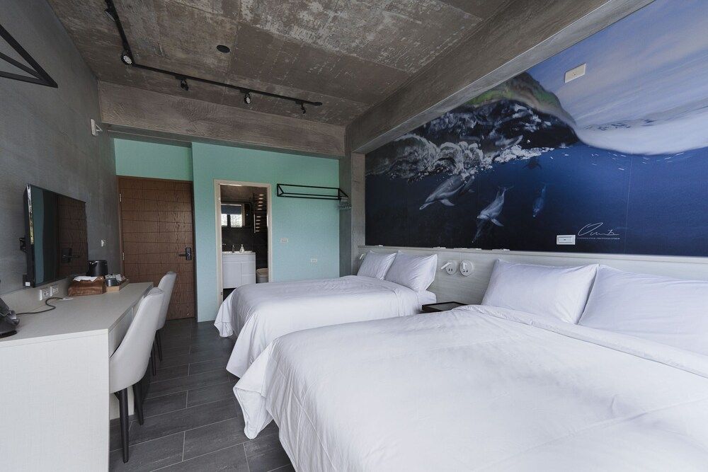 Deep blue 23 B&B Comfort Quadruple Room, Balcony, City View 4