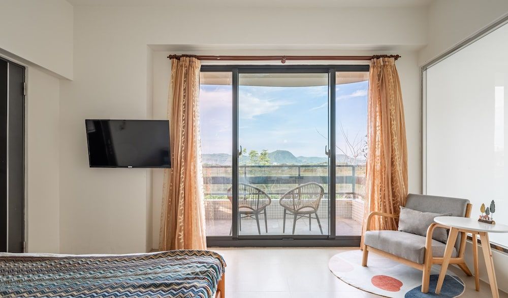 Double Room with Mountain View and Bathtub