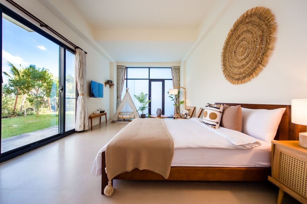 Deluxe Double Room with Mountain View and Bathtub