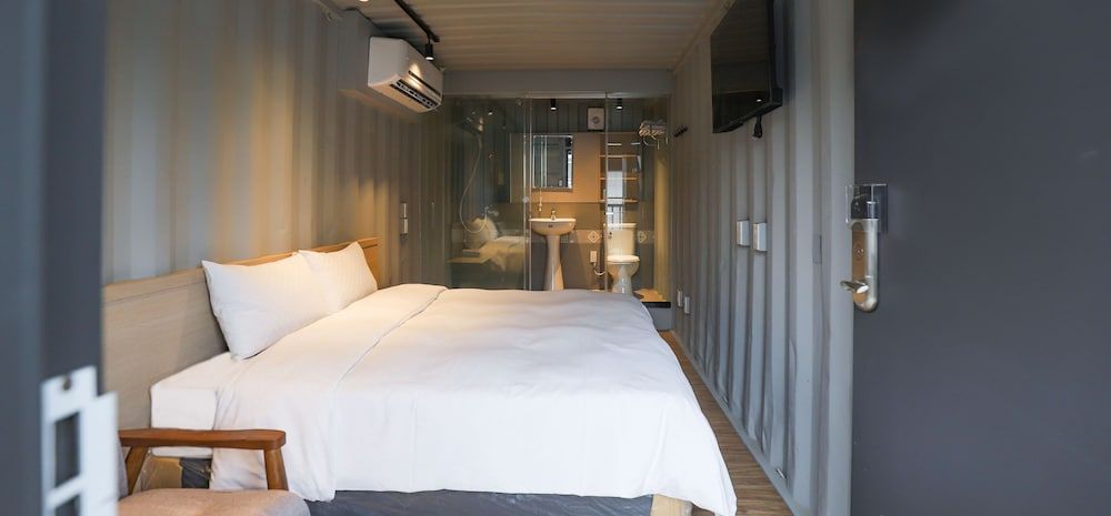 Dash Forwaves Hotel Standard Double Room, 1 Double Bed 2