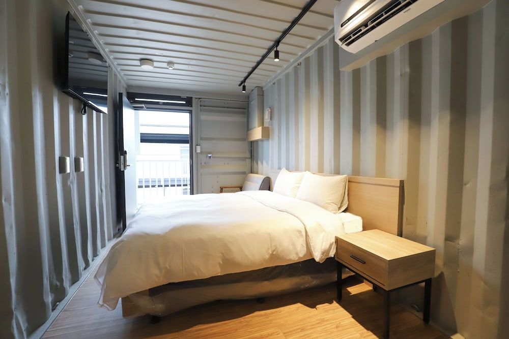 Dash Forwaves Hotel Standard Double Room, 1 Double Bed 4