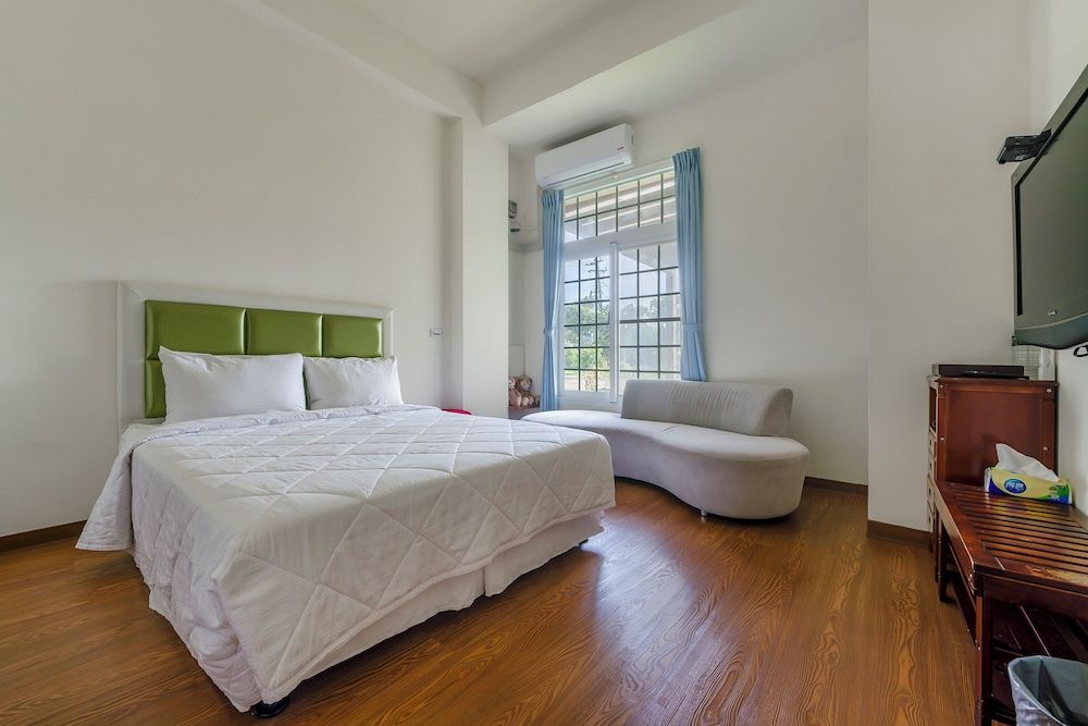 Deluxe Double Room with Bathtub