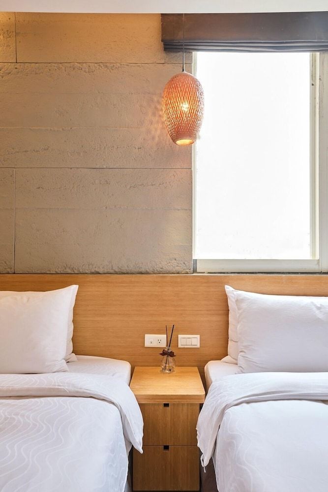 Tenlien onsen Hot Spring Hotel Deluxe Quadruple Room, City View 2