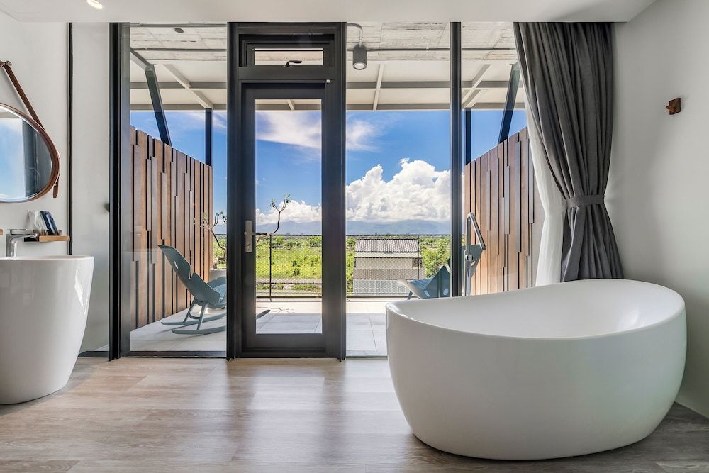 Ningxialight Deluxe King Room 11