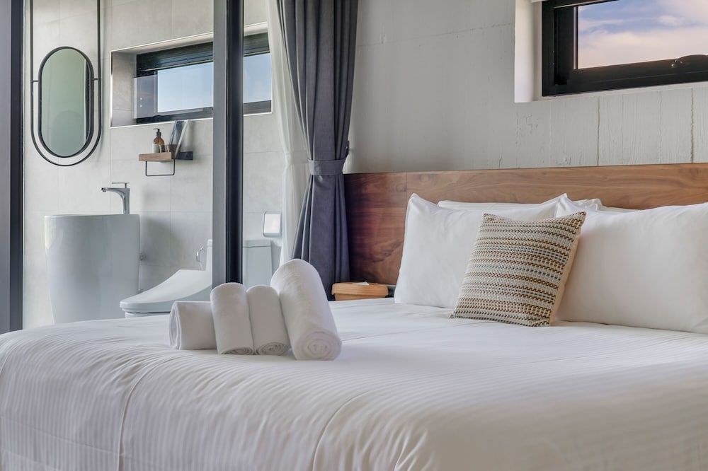 Ningxialight Deluxe Double Room with Sea View 5