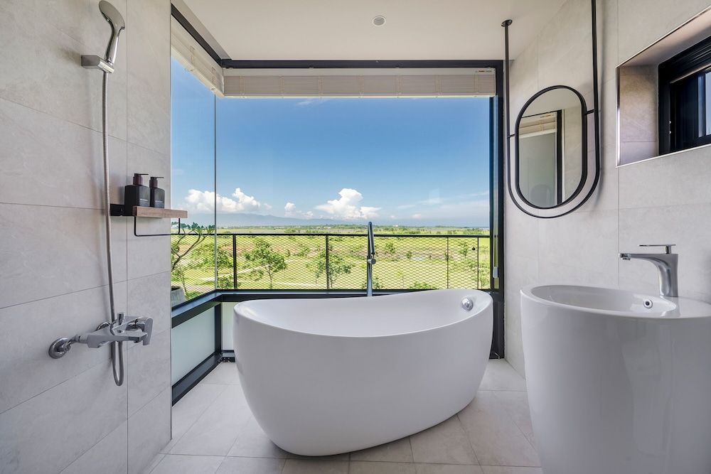 Ningxialight Deluxe Double Room with Sea View 14