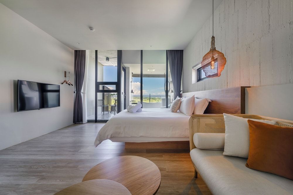 Ningxialight Deluxe Double Room with Sea View 2