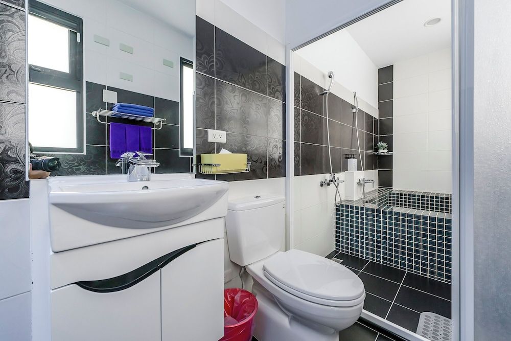 Happiness Romantic B&B Triple Room, Bathtub 11