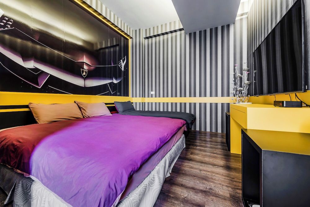 Happiness Romantic B&B Triple Room, Bathtub 5