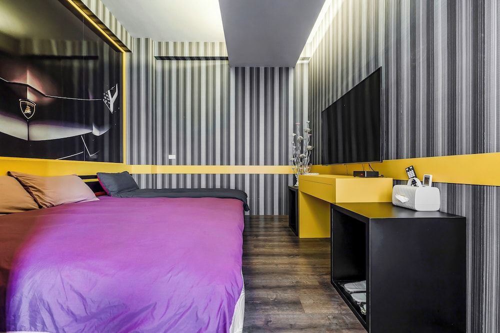 Happiness Romantic B&B Triple Room, Bathtub 3