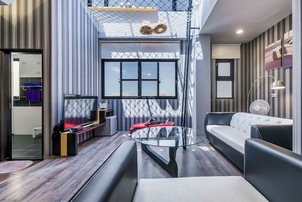 Happiness Romantic B&B Triple Room, Bathtub 9