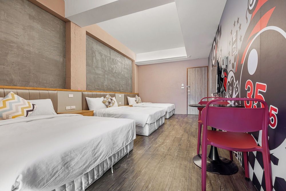 35.5 inn Family Room with balcony 2