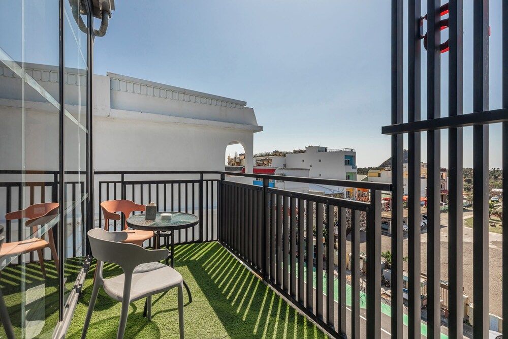 35.5 inn Double Room with balcony 9