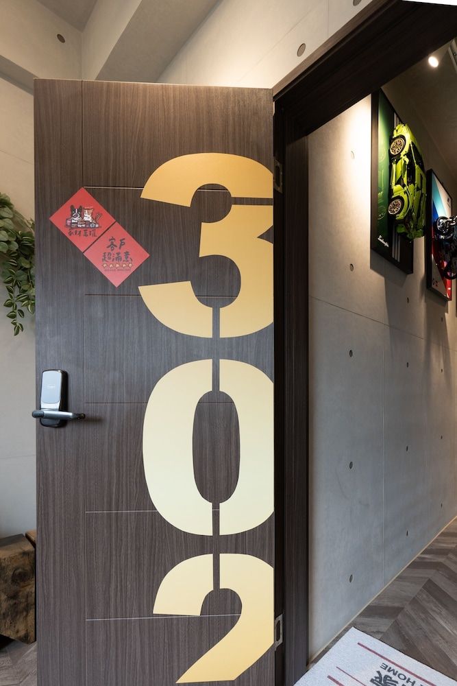 SmartStay Deluxe Double Room 6