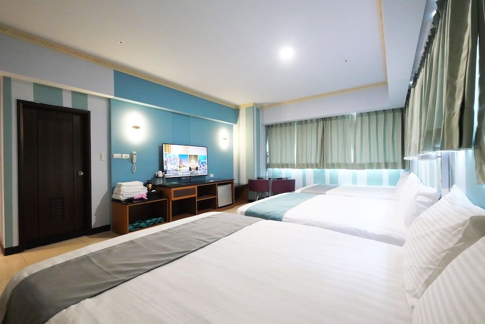 Family Room, City View