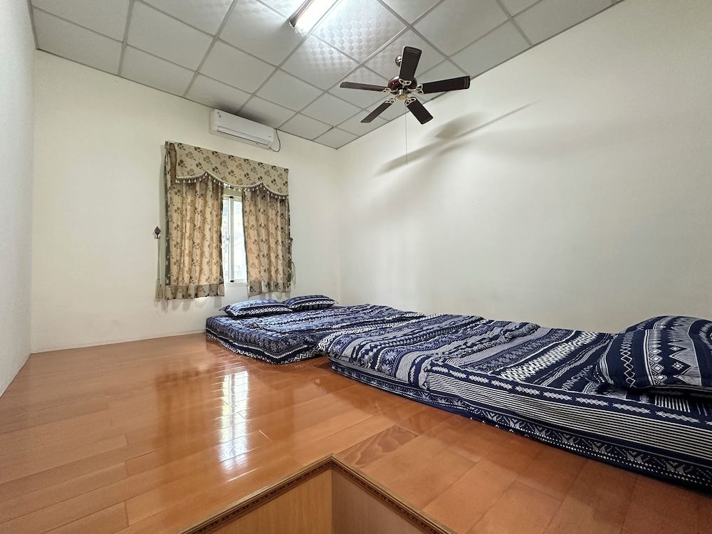 Little girl's home Basic Villa, Patio, Mountain View 3