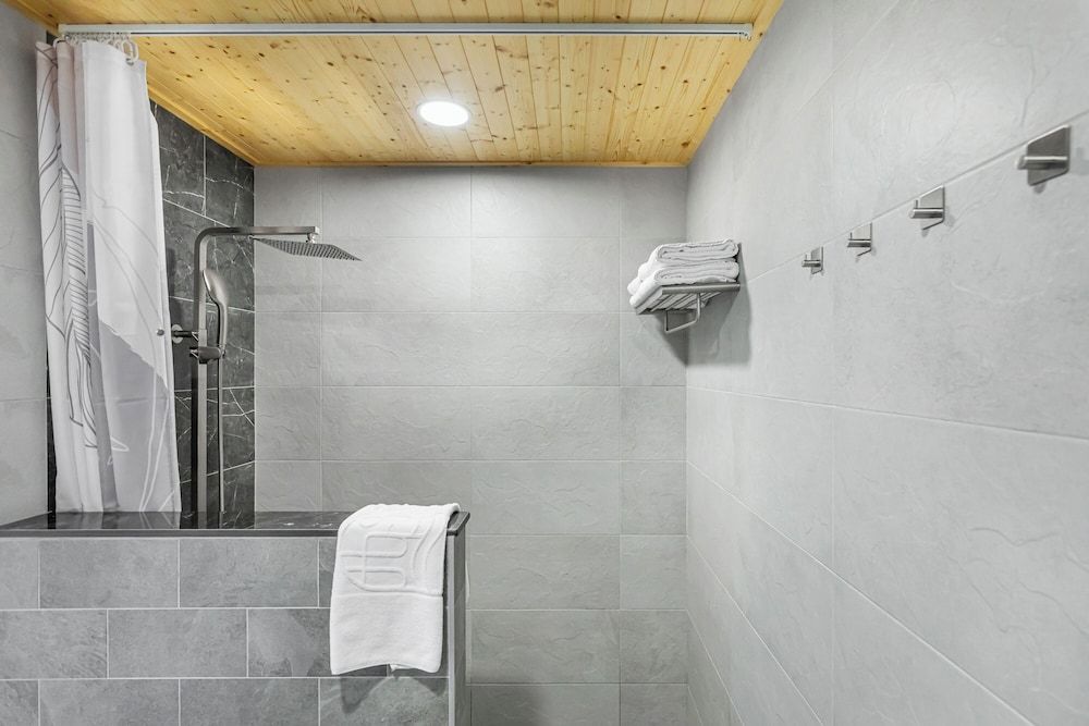 Siricoast House Standard Quadruple Room, Balcony 9