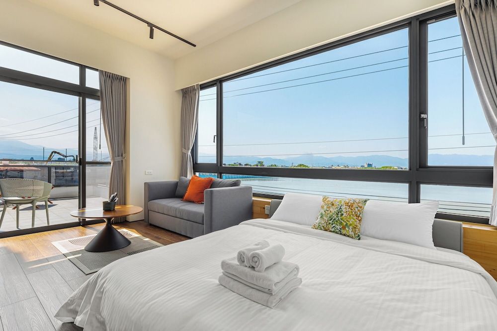 Between River and Sea