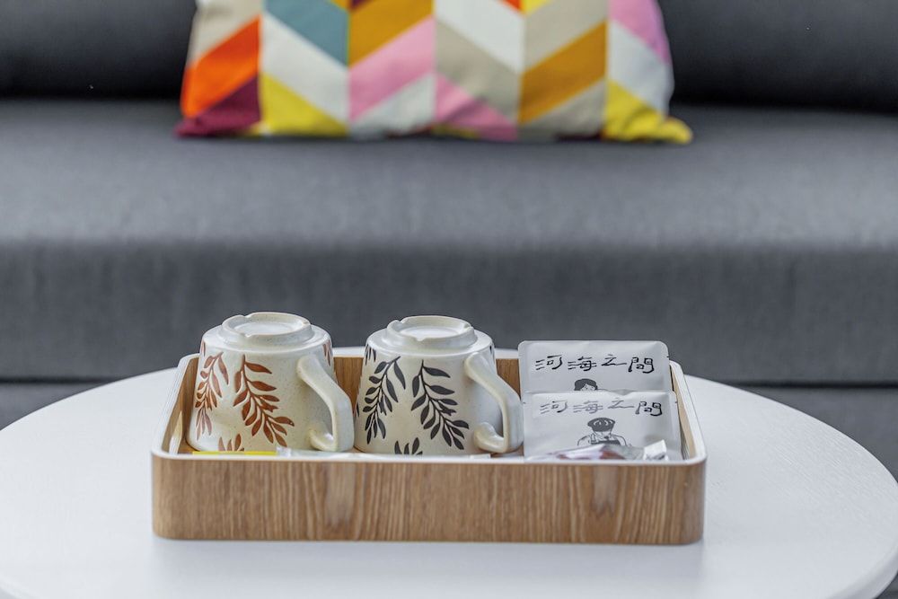 Between River and Sea Deluxe Queen Room 4