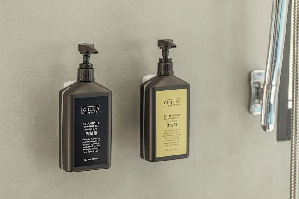 Between River and Sea Deluxe Queen Room 17