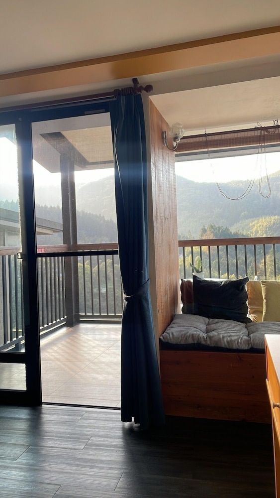 TysonB&B Deluxe Double Room, Balcony, Mountain View 3