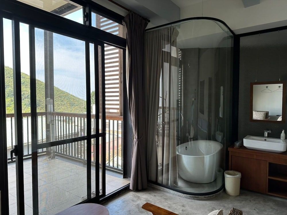 TysonB&B Comfort Quadruple Room, Balcony, Mountain View 4