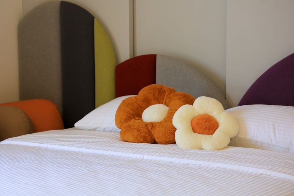 Quhua Sweety B&B Family Room, 2 Queen Beds, Private Bathroom, Mountain View 3